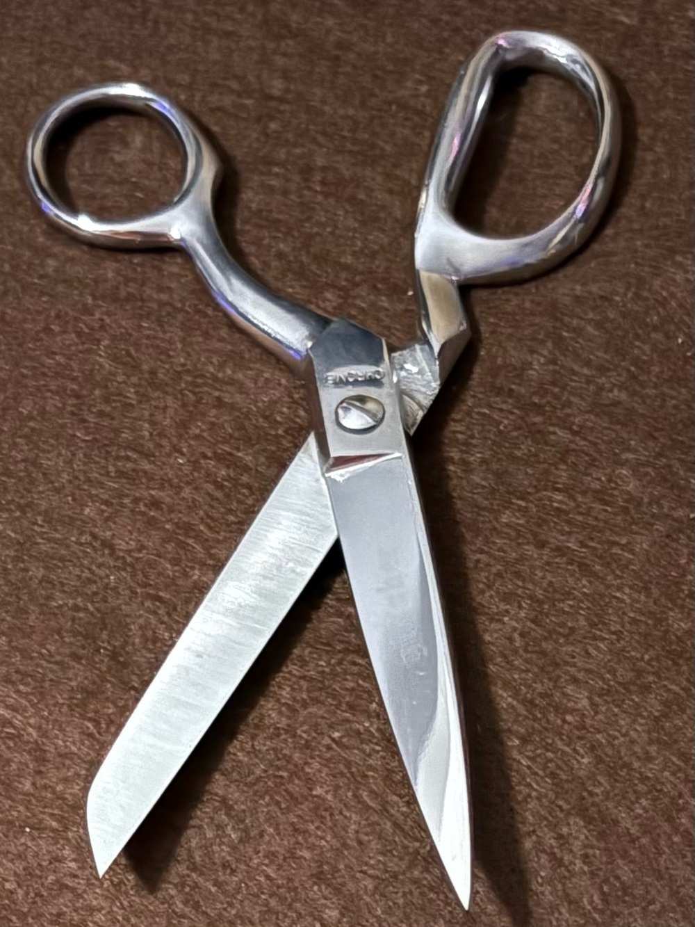 Gingher Right-Handed Knife-Edge Dressmaker Shears G-8 Chrome - Picture 8 of 8